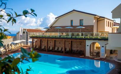 Tropis Hotel