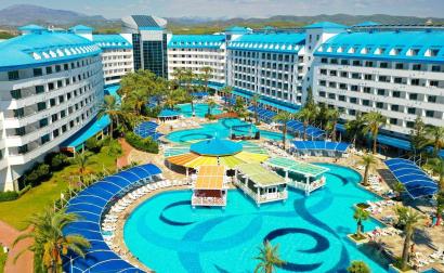Crystal Admiral Resort Suites & Spa